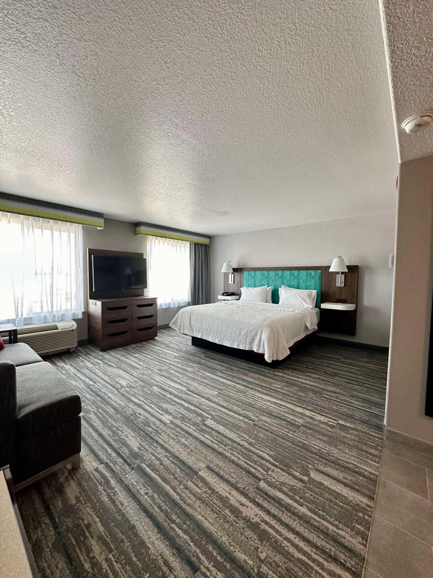 Hampton & Hotel 3*