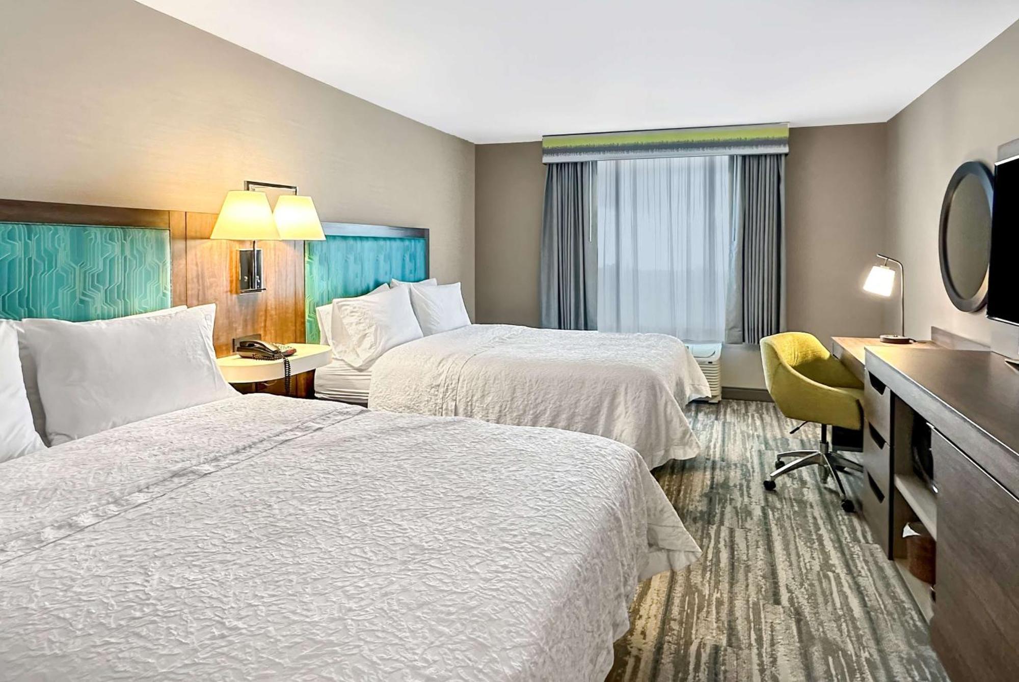 Hampton & Hotel