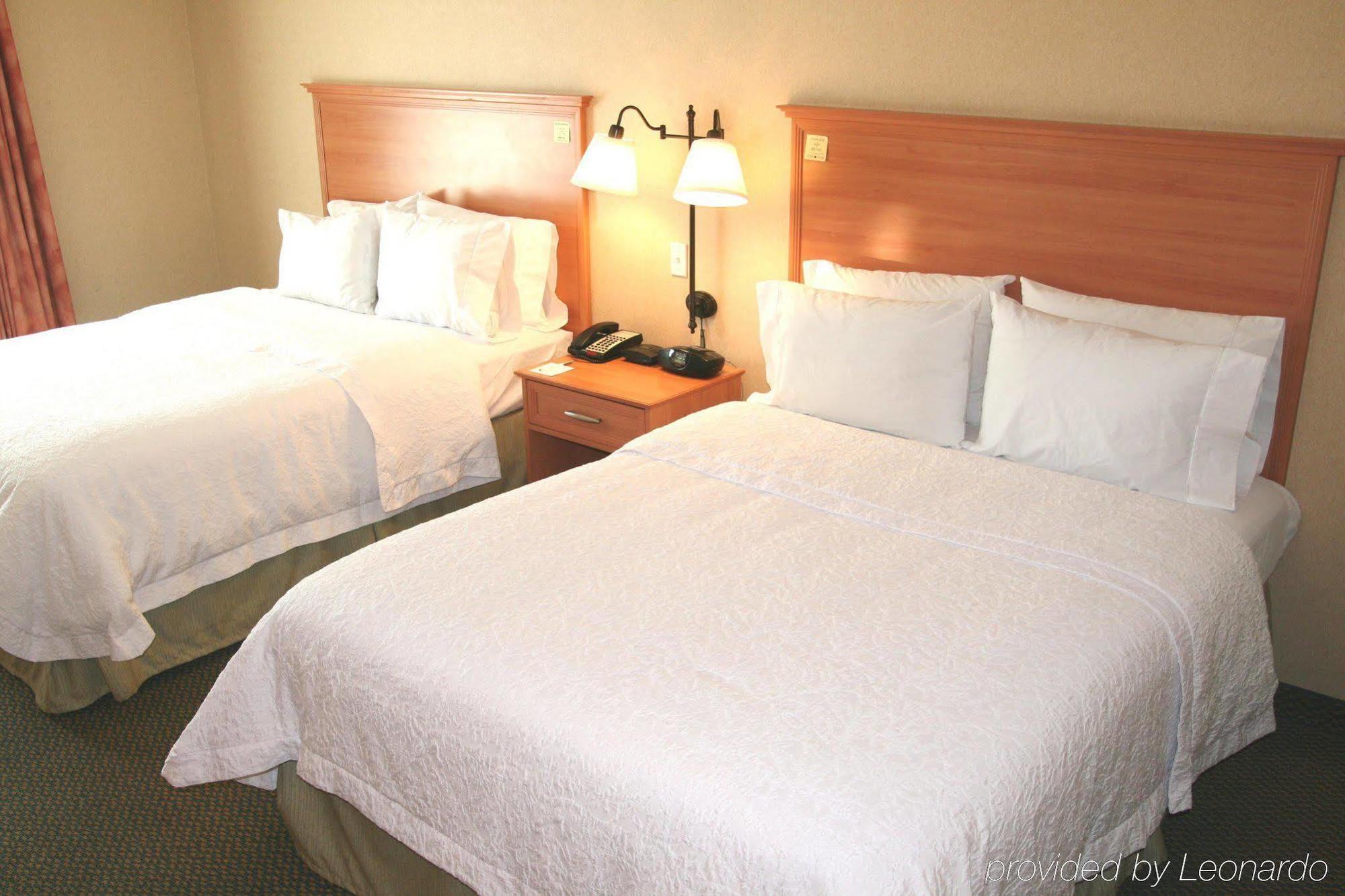 Hampton & Hotel